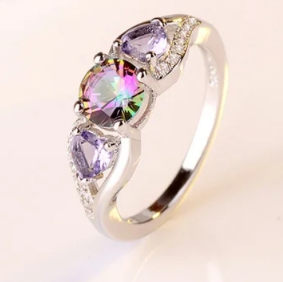 Size 7 ring - Picture 2 of 4